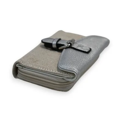 Portefeuille femme argenté et beige bi-matière avec fermeture zippée et rabat Portefeuille femme argenté et beige bi-matière avec fermeture zippée et rabat