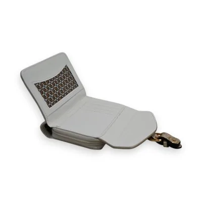 Portefeuille gris bi-matière avec détails dorés, design élégant et compact Portefeuille gris bi-matière avec détails dorés, design élégant et compact
