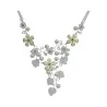Collier argenté bohème avec fleurs et feuilles, perles ivoire et argent, style délicat