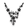 Collier floral noir élégant avec perles, fleurs et feuilles en métal sur cordon
