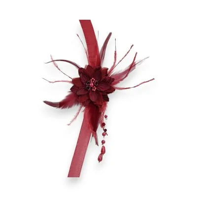 Tour de cou floral bordeaux avec fleur et plumes, accessoire élégant pour femme