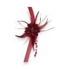 Tour de cou floral bordeaux avec fleur et plumes, accessoire élégant pour femme