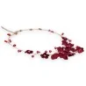 Collier tour de cou floral bordeaux avec papillons et perles sur fil métallique