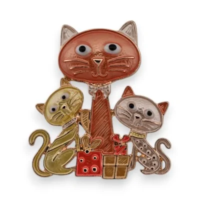 Golden Magnetic Cat Family Brooch Golden Magnetic Cat Family Brooch