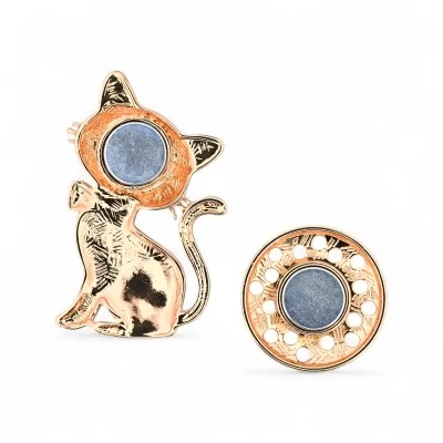 Chat noir émaillé décoré cœurs et fleurs - broche magnétique colorée Chat noir émaillé décoré cœurs et fleurs - broche magnétique colorée