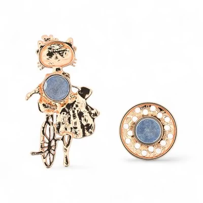Scène chat à vélo avec chaton dans panier - broche narrative rose gold exceptionnelle Scène chat à vélo avec chaton dans panier - broche narrative rose gold exceptionnelle