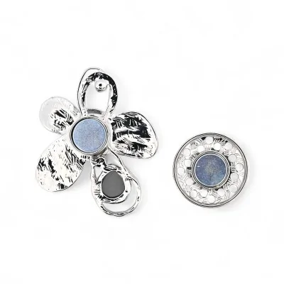 Fleur moderne pétales multitextures gris et argent - broche sophistiquée design Fleur moderne pétales multitextures gris et argent - broche sophistiquée design