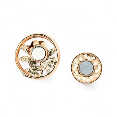 Cercle doré avec bouquet floral papillon et strass cristal - broche jardin élégante Cercle doré avec bouquet floral papillon et strass cristal - broche jardin élégante