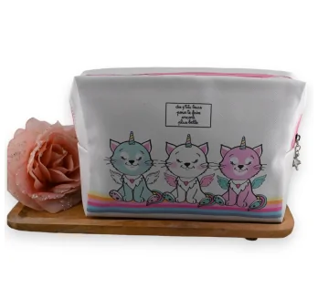Toiletry bag with 3 unicorn kittens