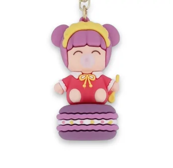 Baby keychain with gum on its macaron
