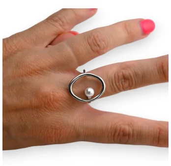 Edelstahl-Ring mit ovaler Perle und Silberbeschichtung