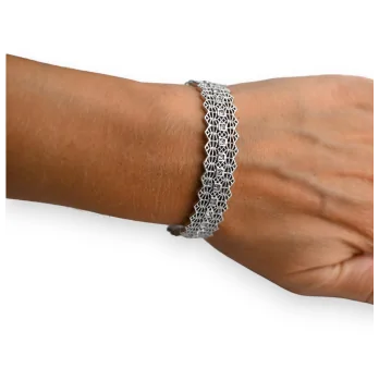Stabile Armband mit Spitzenmuster in Silber