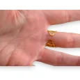 Anillo de acero grande dorado con corazones