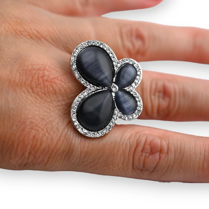 Anello di fantasia in argento con farfalla nera con strass