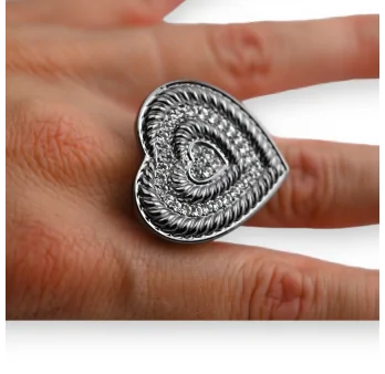 Fancy heart-shaped silver-gray metal ring