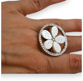 Silver-toned round fantasy ring with white flowers