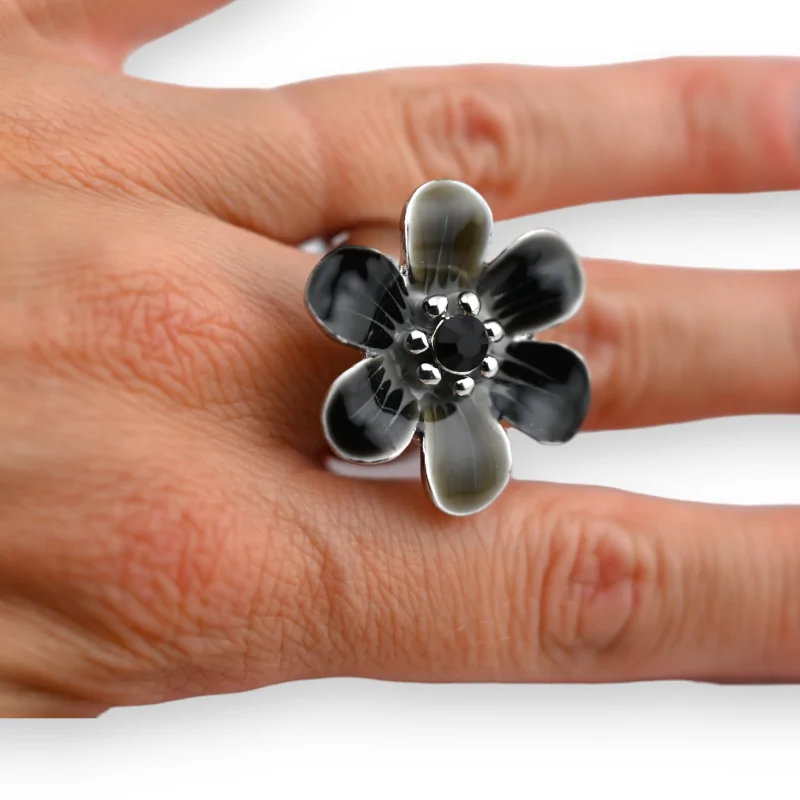 Anillo de fantasía plateado con flor negra