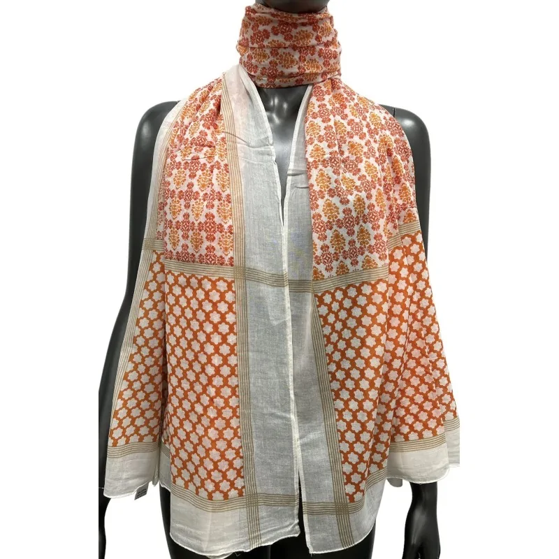 Foulard orangé motif fleurs