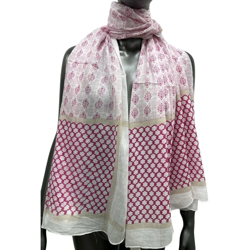 Foulard motifs fleurs tendance framboise