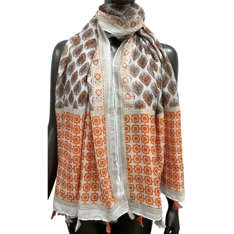 Foulard motif ethnique nuance orange