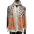 Foulard motif ethnique nuance orange