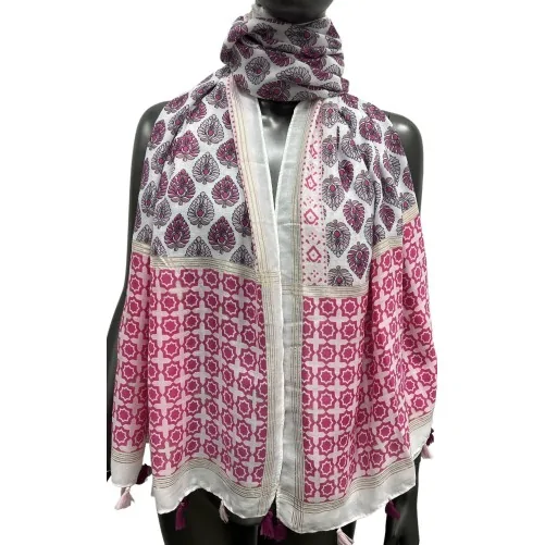 Ethnic pattern scarf in pink hue
