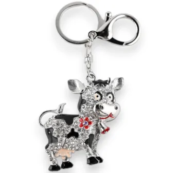 Silver cow keychain with its daisy