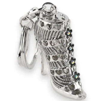 Silberner Schlüsselanhänger mit Strass und Blumen an einem Schuh mit Absatz