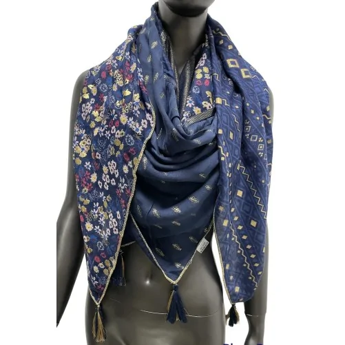 Four-sided navy blue scarf