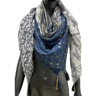 Four-sided scarf with blue star shades