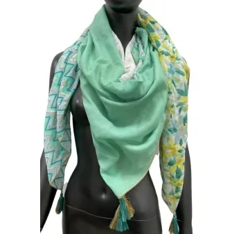 Four-sided scarf in pastel green tones