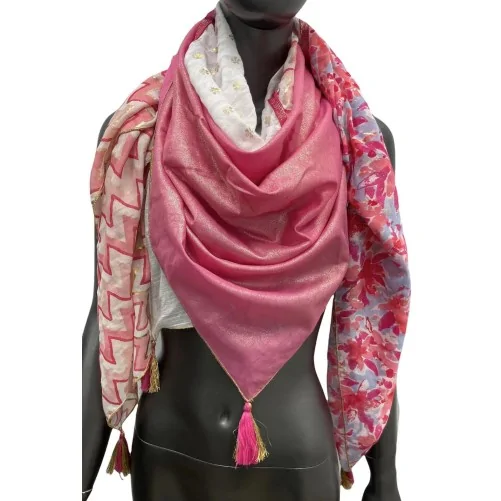 Four-sided scarf in pink shade