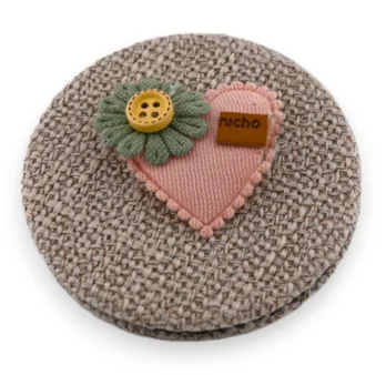 Small taupe pocket mirror with 3D green flower heart