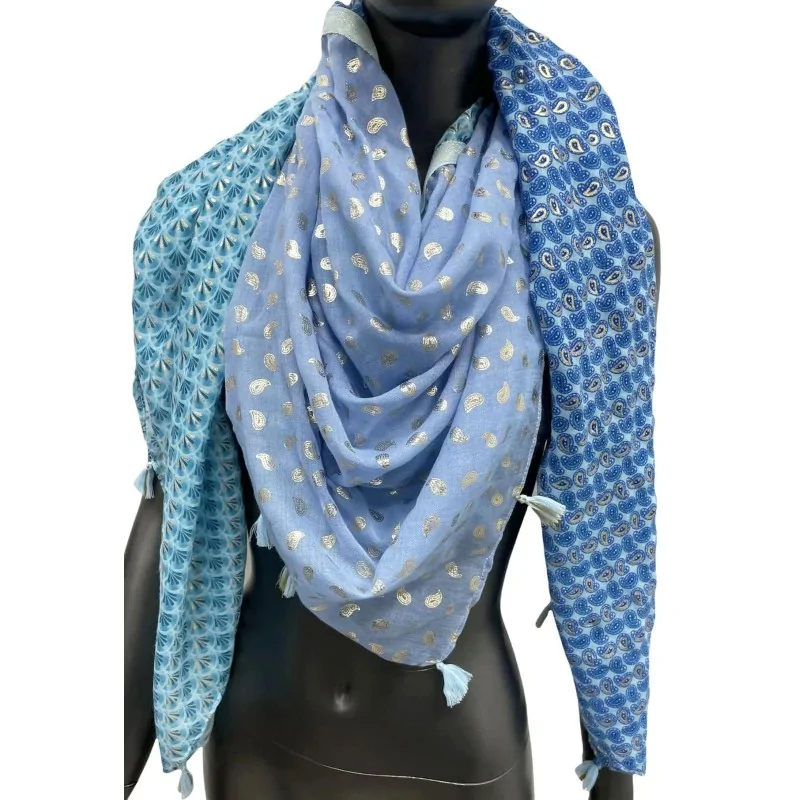 Square patchwork scarf with 4 sides in shades of blue