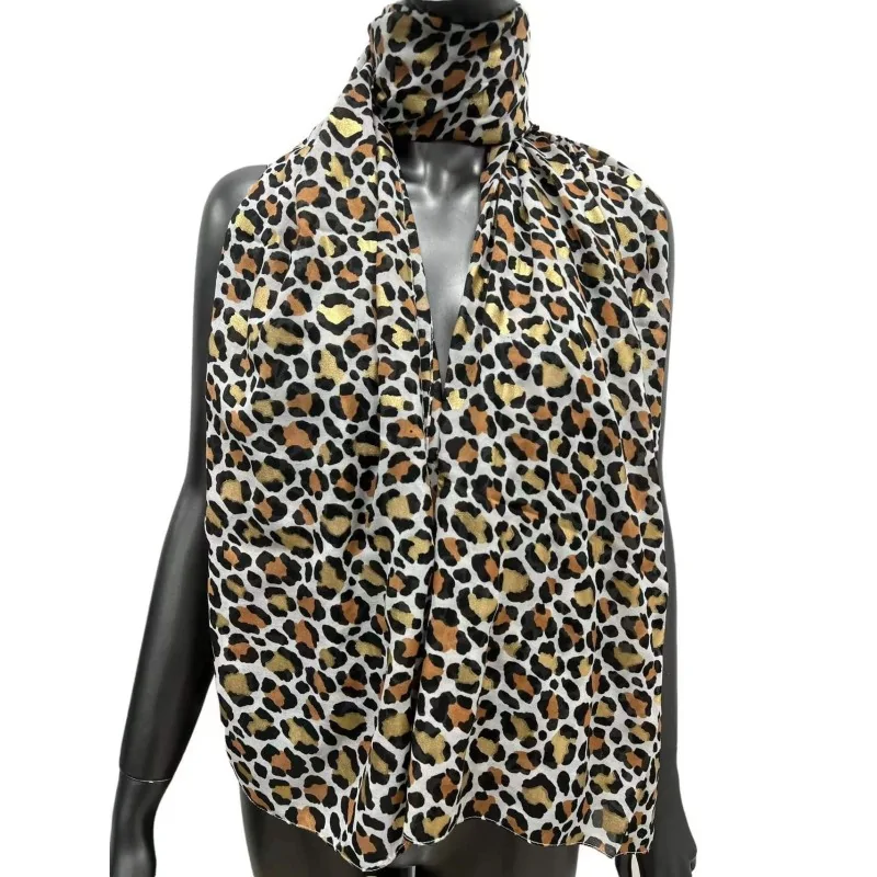 Foulard leopardato con dettagli dorati