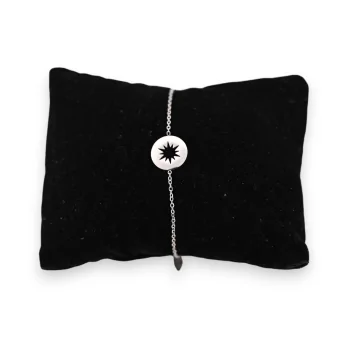 Pulsera de acero plateado con medallón de estrella calada