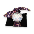 Armbanduhr mit violettem Stoffarmband und mehrfarbigen Blumen