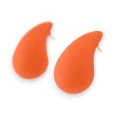 Orangefarbene Tropfenohrringe