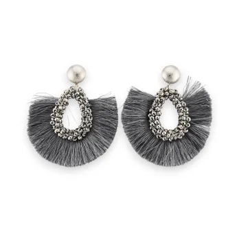 Fantasy earrings with fringes and grey pearls