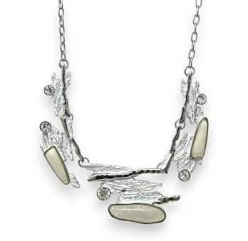 Silver necklace set with white design