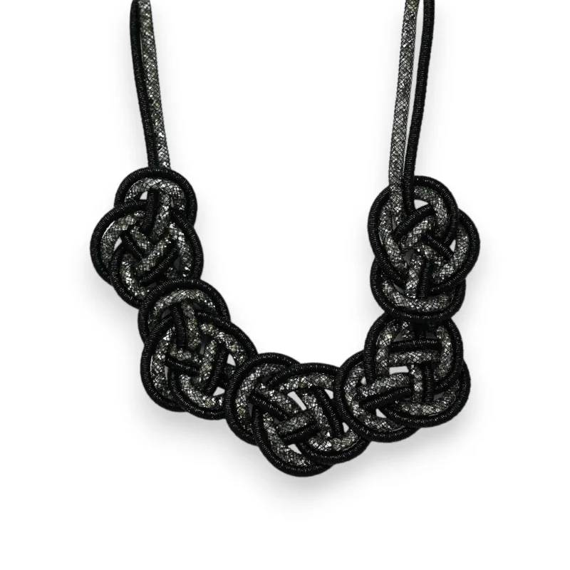 Collar de fantasía negro trenzado tubo cristales