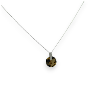 Silver-colored steel necklace with round medallion featuring black and beige scalloped effect