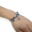 Pulsera rígida de encantos azul y plateada con clave de sol