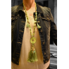 Collier sautoir fantaisie nuances vert médaillon rond pompons et breloques