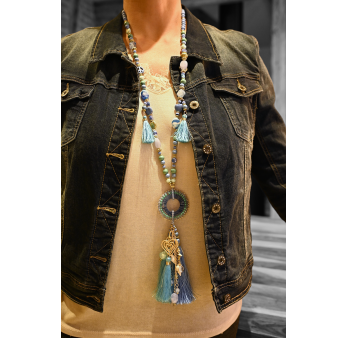 Fantasie Lange Halskette in Blautönen mit rundem Medaillon, Quaste und Anhängern