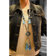 Fantasie Lange Halskette in Blautönen mit rundem Medaillon, Quaste und Anhängern