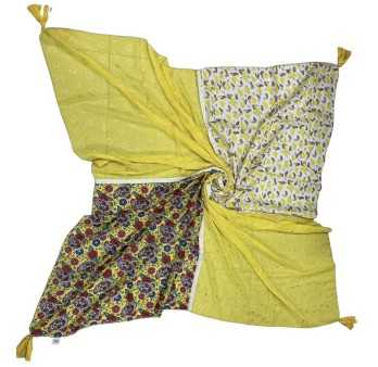 Foulard quadrato patchwork con stampa di fiori e teschi in giallo brillante