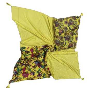 Patchwork-Schal mit Blumen und leuchtend gelben Sternen