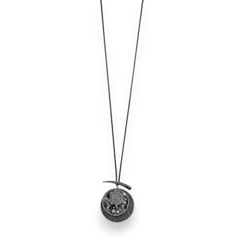 Fantasie-Halskette aus Silber mit drei übereinander liegenden Kreisen