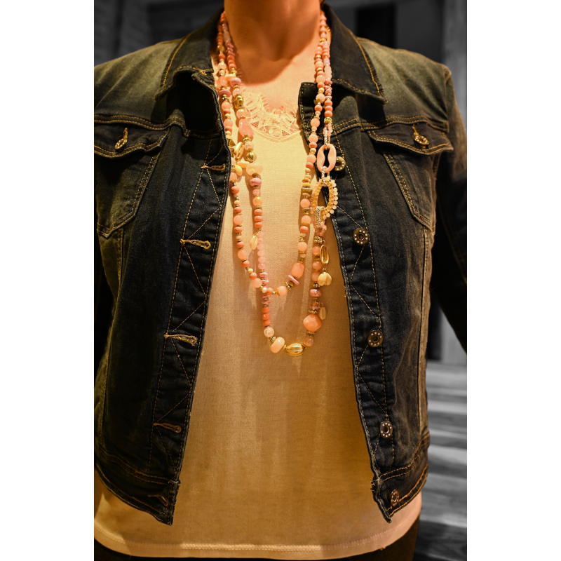 2-row long necklace in shades of pink with pearls and stones
